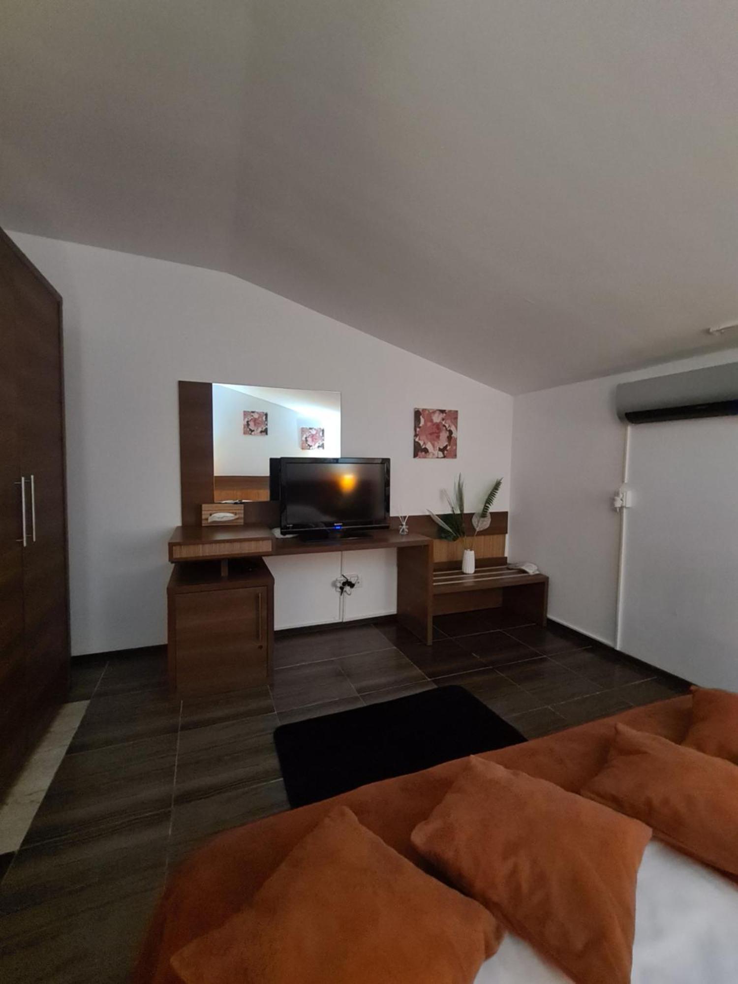 Garsoniera Privata Bed & Breakfast Букурещ Екстериор снимка